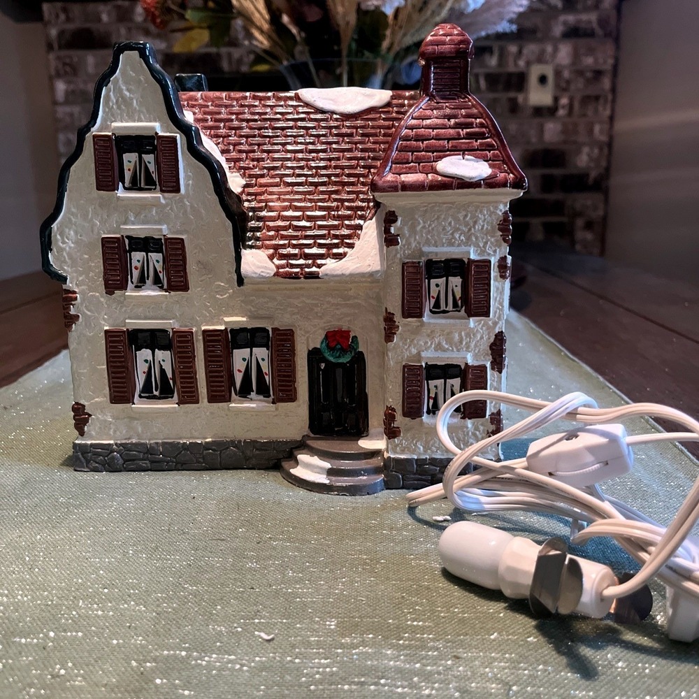 Department 56 1986 Snow Village Sonoma House - 5062-8 EUC